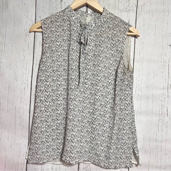 St. John Tops - St. John Heart Georgette Print Silk Bow tie Blouse Top Size 6 -